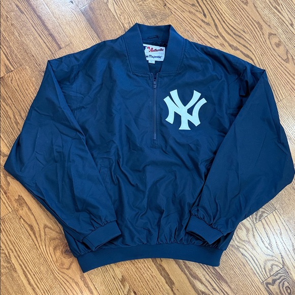 New York Yankees Majestic Windbreaker Jacket. Size Large. Like New Condition. - Picture 3 of 15